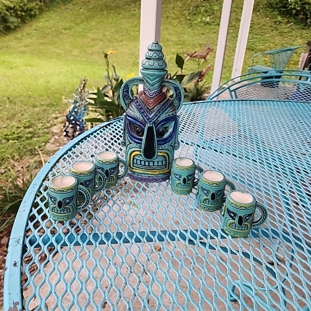 Quon-Quon Tiki Vintage Ceramic 7 Piece Rum Decanter & Shot Mugs